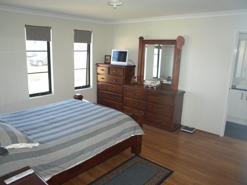 11B GICHA CL, Munster WA 6166