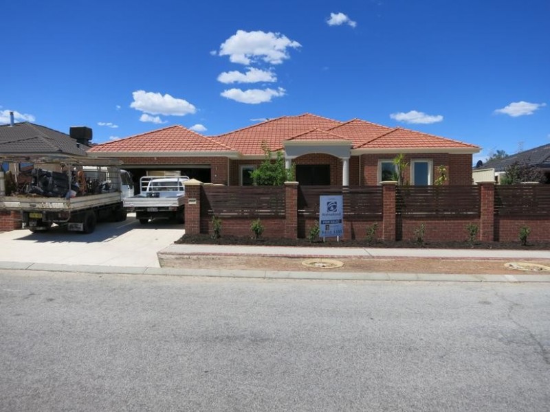 14 Carnegie Parade, Success WA 6164