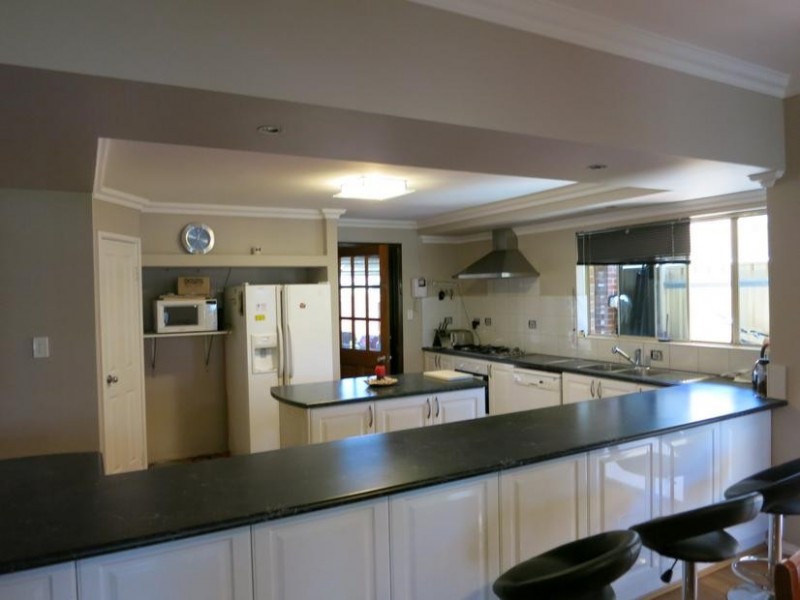 14 Carnegie Parade, Success WA 6164