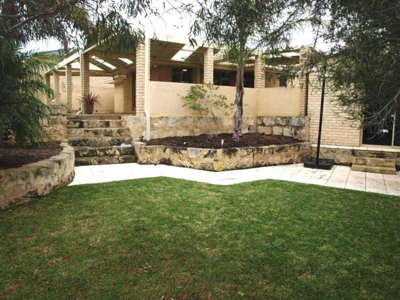 21 STRICKLAND CT, Coogee WA 6166