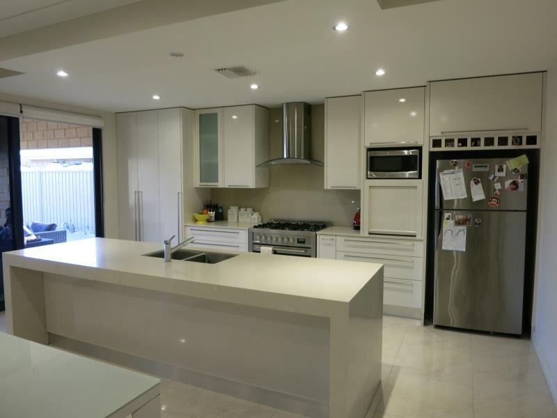 3 Velaluka Drive, Munster WA 6166