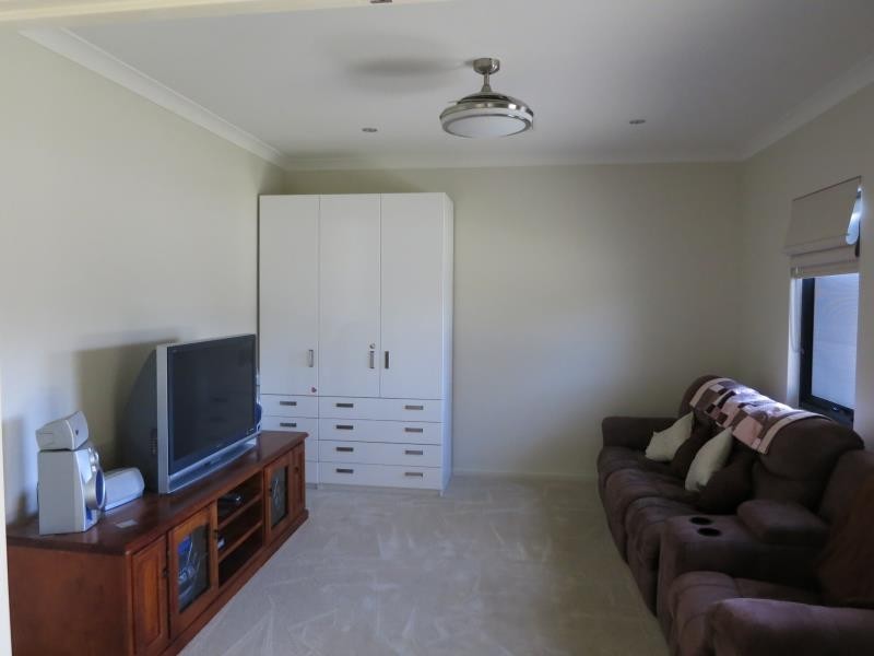 3 Velaluka Drive, Munster WA 6166