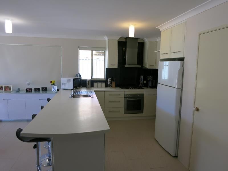 17 Ridge Road, Cockburn Central WA 6164