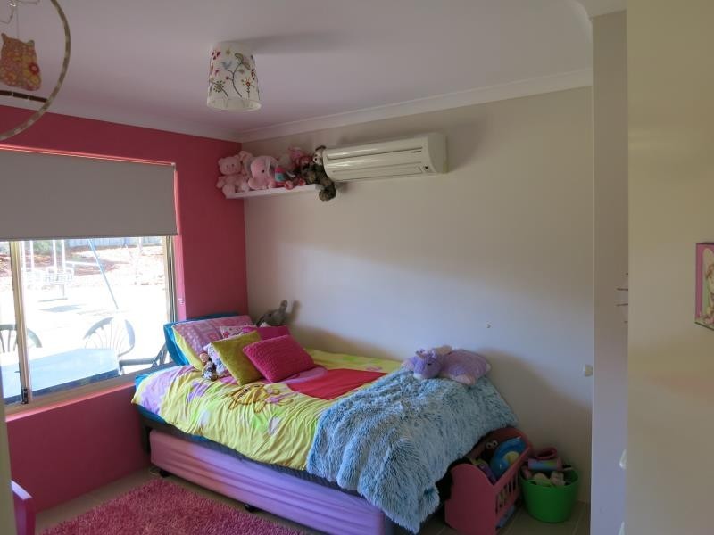 17 Ridge Road, Cockburn Central WA 6164