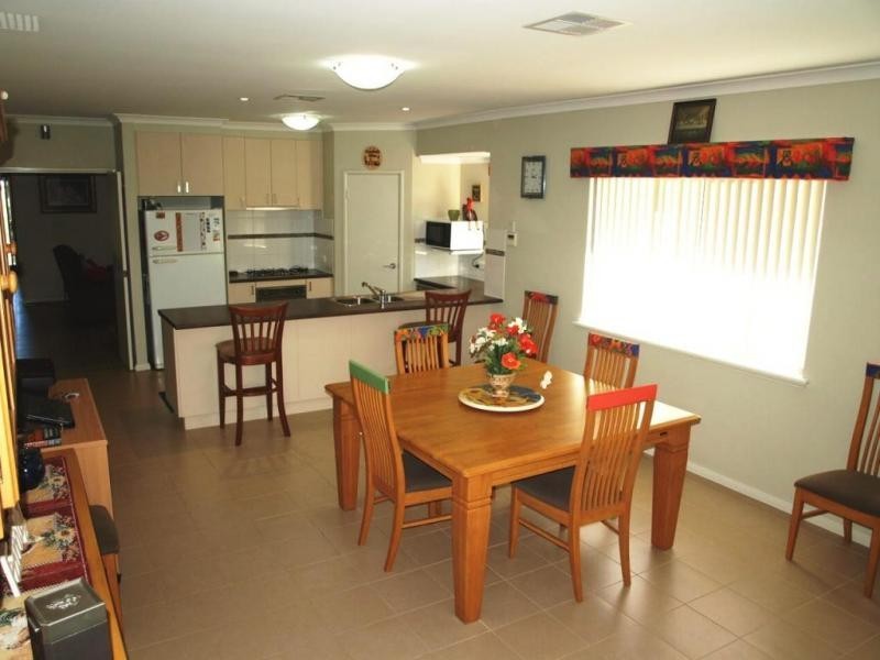 4 KIMBERLEY DR, Secret Harbour WA 6173