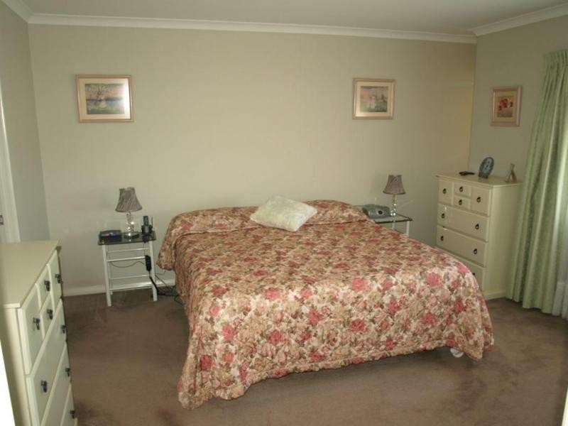 4 KIMBERLEY DR, Secret Harbour WA 6173