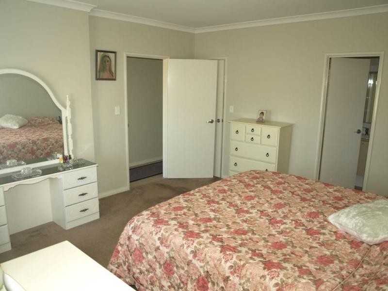 4 KIMBERLEY DR, Secret Harbour WA 6173