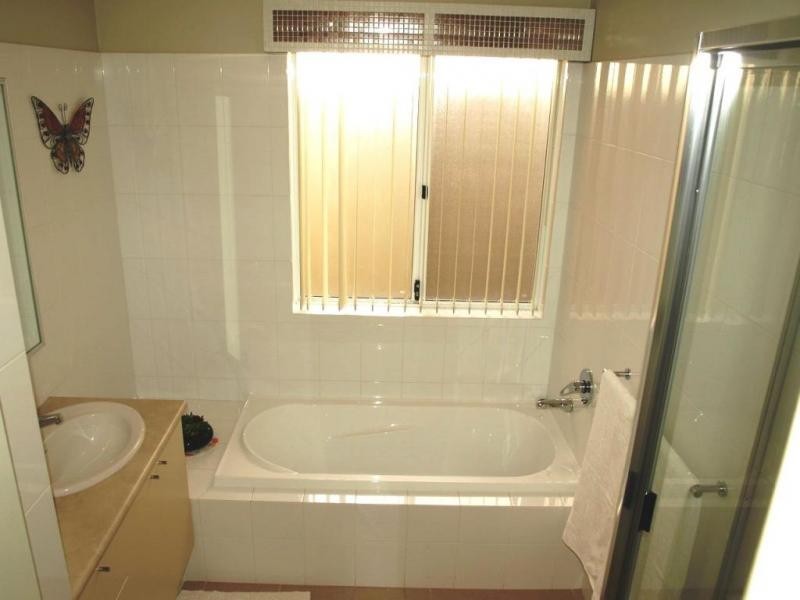 4 KIMBERLEY DR, Secret Harbour WA 6173