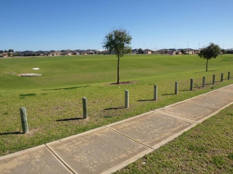 4 KIMBERLEY DR, Secret Harbour WA 6173