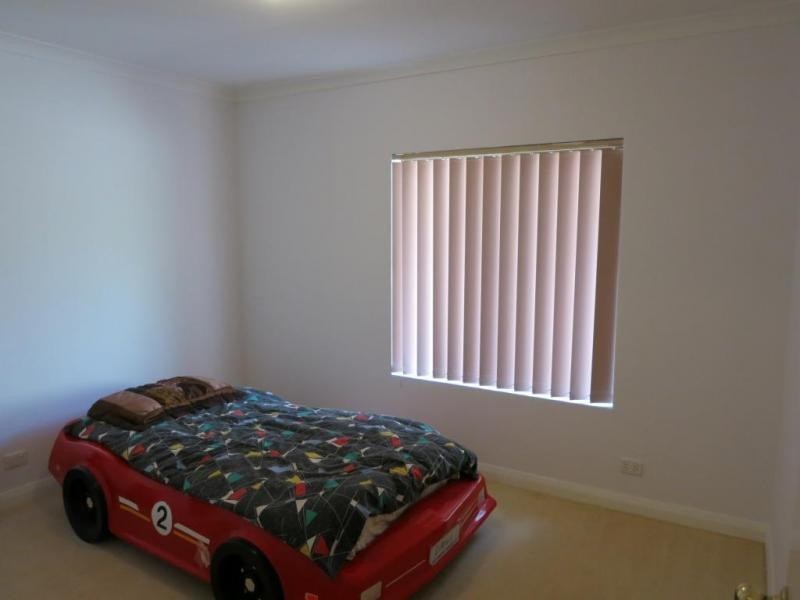 7 Toulon Grove, Coogee WA 6166