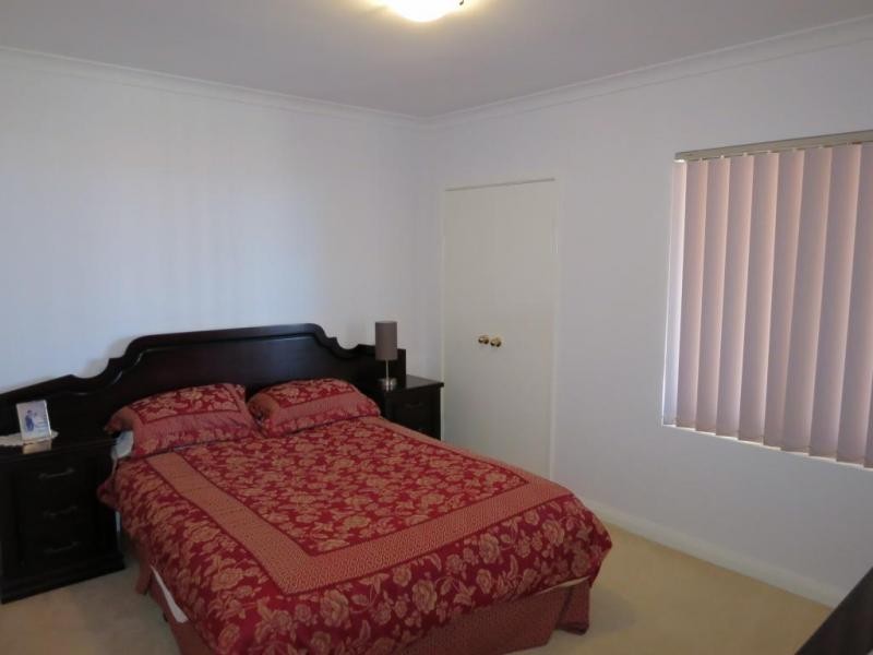 7 Toulon Grove, Coogee WA 6166