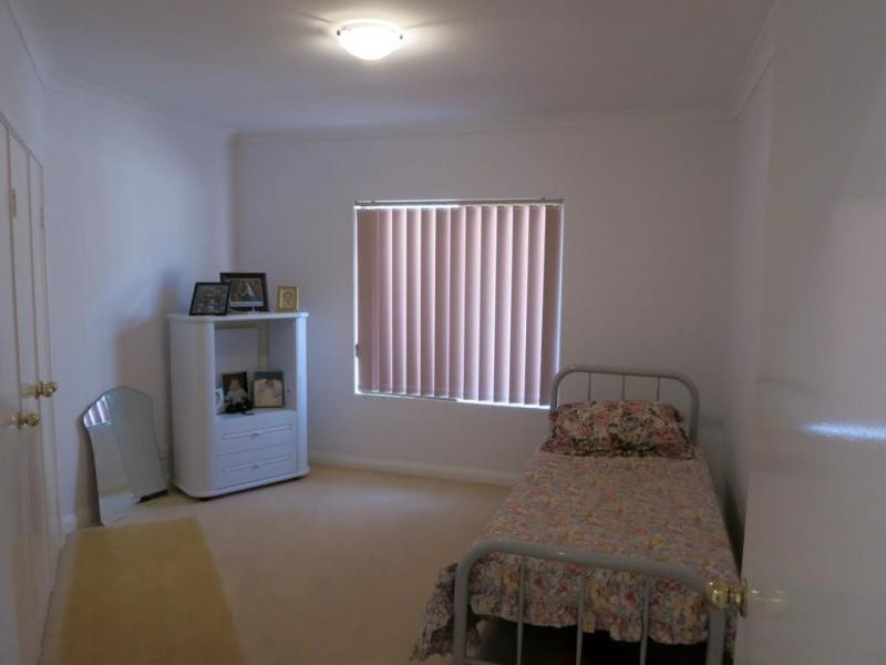 7 Toulon Grove, Coogee WA 6166