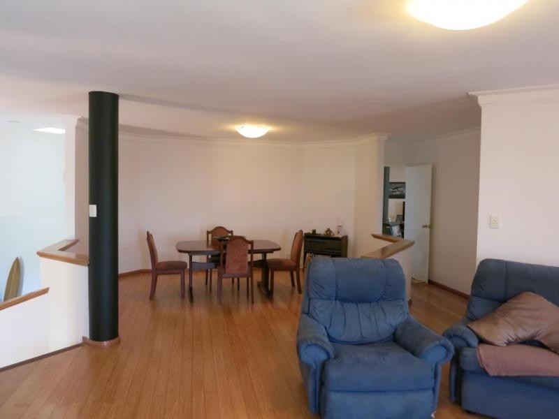 7 Toulon Grove, Coogee WA 6166