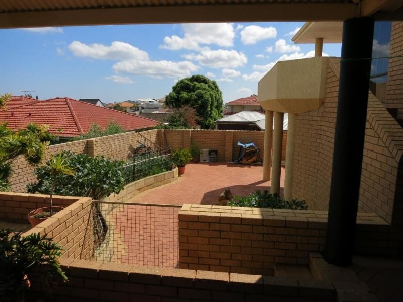 7 Toulon Grove, Coogee WA 6166