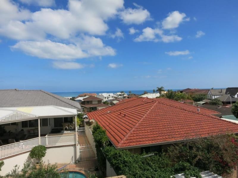 7 Toulon Grove, Coogee WA 6166