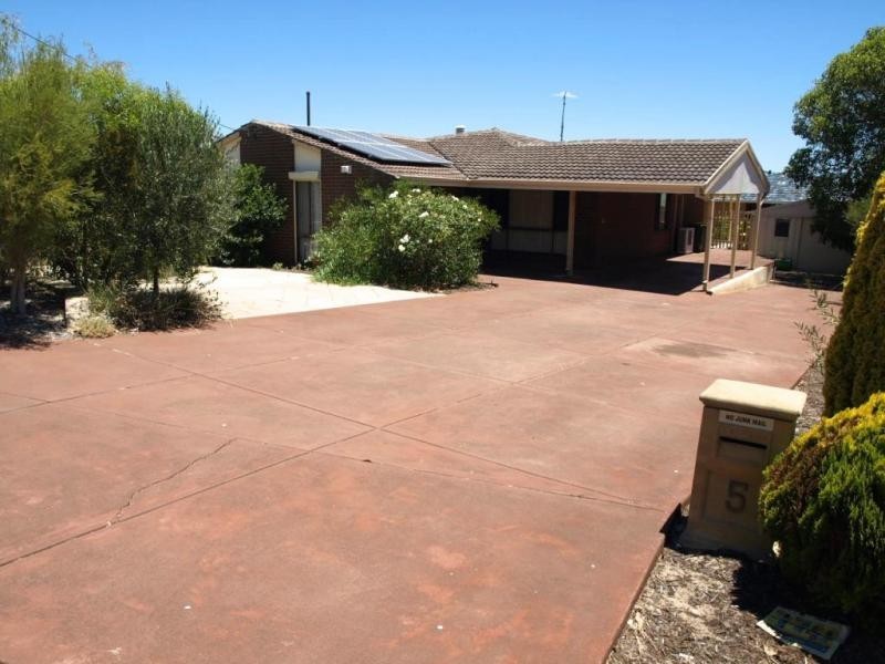 5 AUMERLE WAY, Spearwood WA 6163