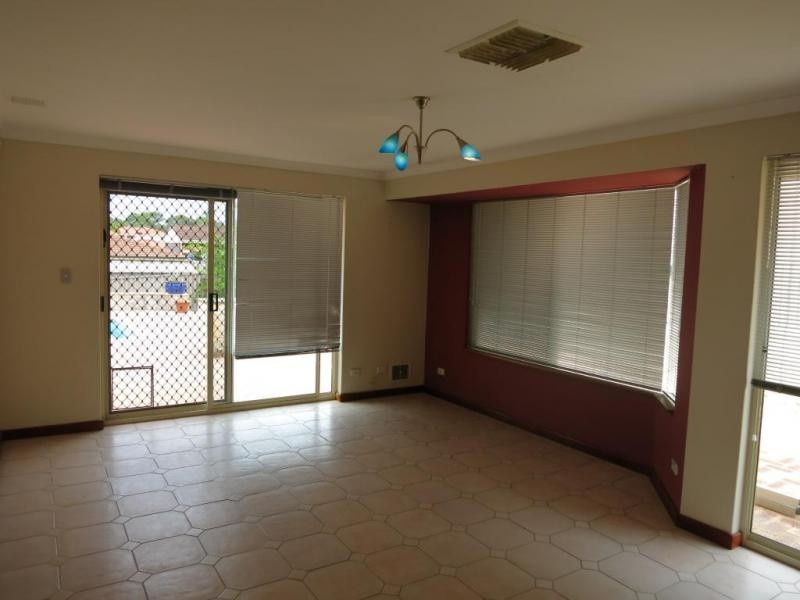 9 Geordie Court, Coogee WA 6166