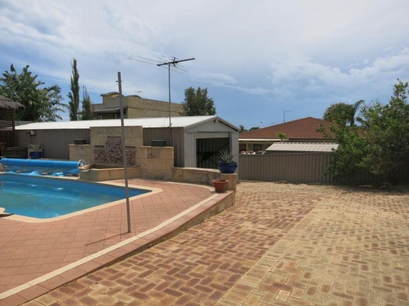 9 Geordie Court, Coogee WA 6166