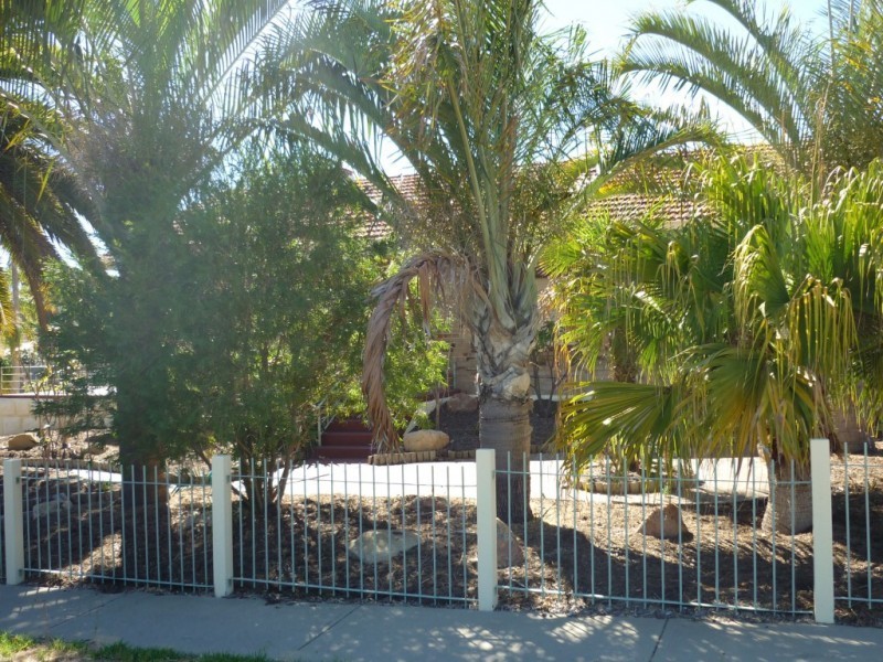 2 Tonkin Road, Hilton WA 6163