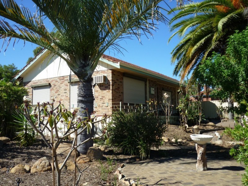 2 Tonkin Road, Hilton WA 6163