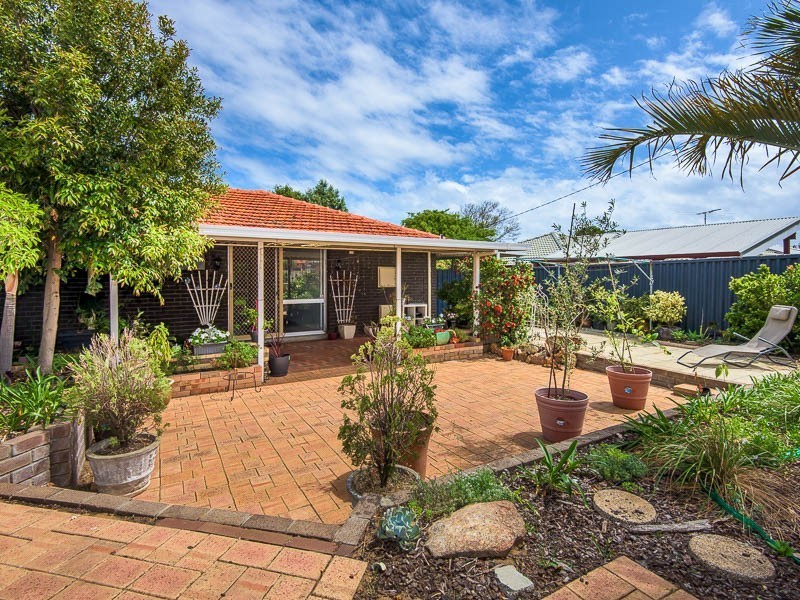 23 ERPINGHAM RD, Hamilton Hill WA 6163