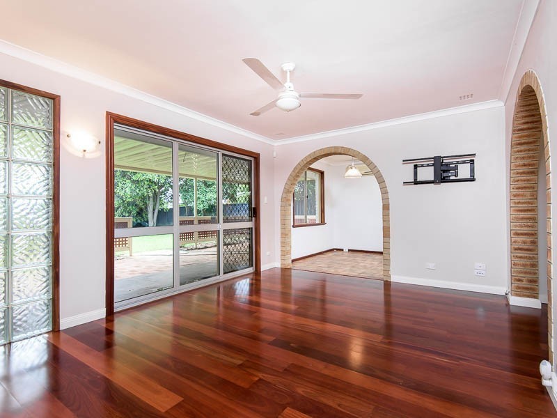 23 ERPINGHAM RD, Hamilton Hill WA 6163