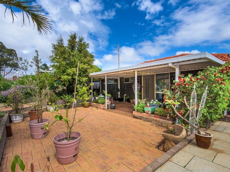 23 ERPINGHAM RD, Hamilton Hill WA 6163