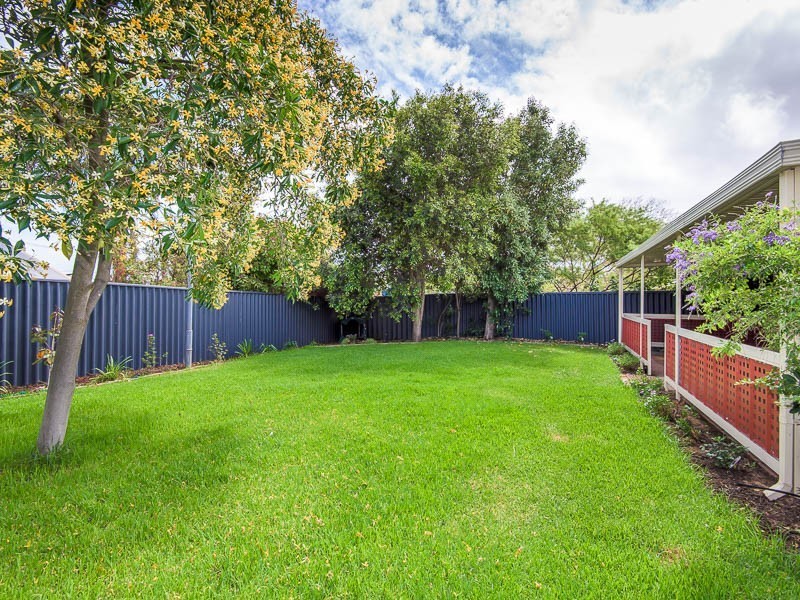 23 ERPINGHAM RD, Hamilton Hill WA 6163