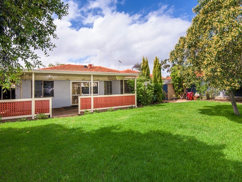 23 ERPINGHAM RD, Hamilton Hill WA 6163