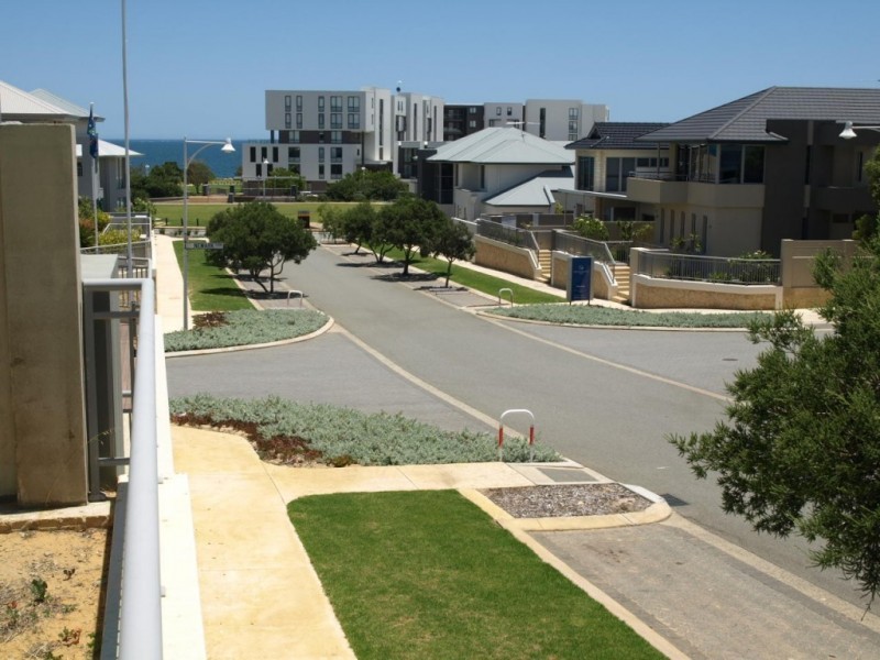 10 HUNTRESS AVE, North Coogee WA 6163