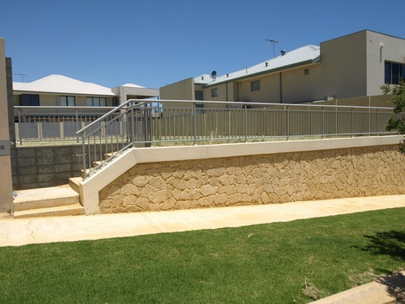 10 HUNTRESS AVE, North Coogee WA 6163