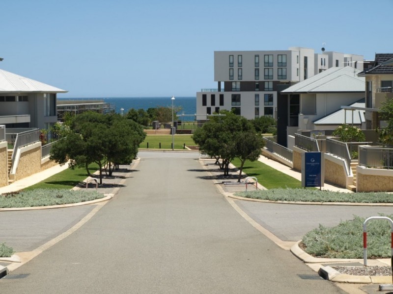 10 HUNTRESS AVE, North Coogee WA 6163