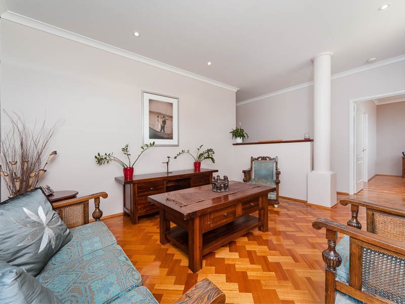 6 STRATTON ST, Hamilton Hill WA 6163