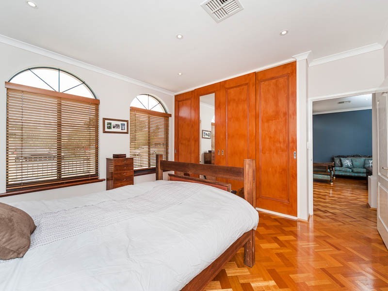 6 STRATTON ST, Hamilton Hill WA 6163