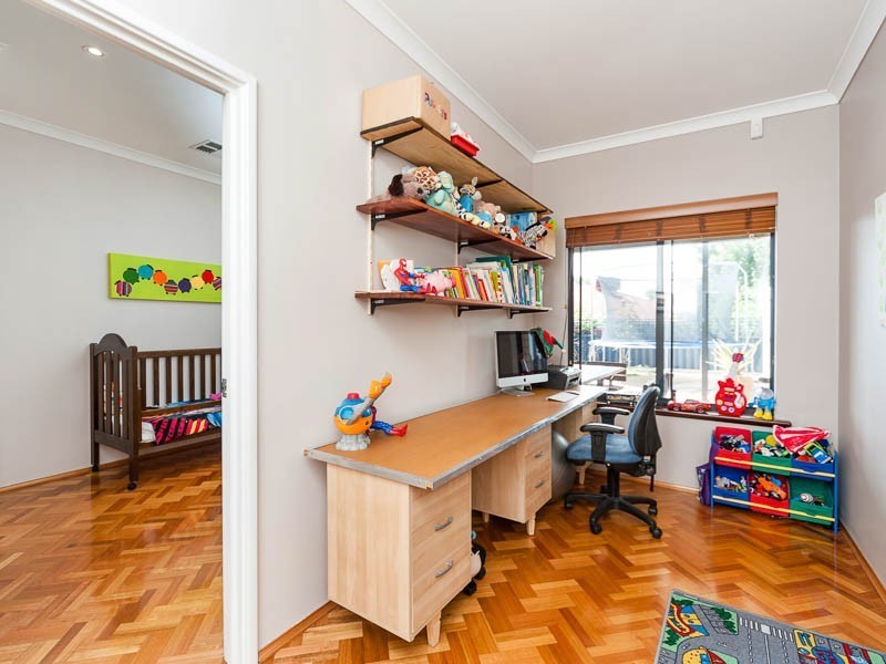 6 STRATTON ST, Hamilton Hill WA 6163