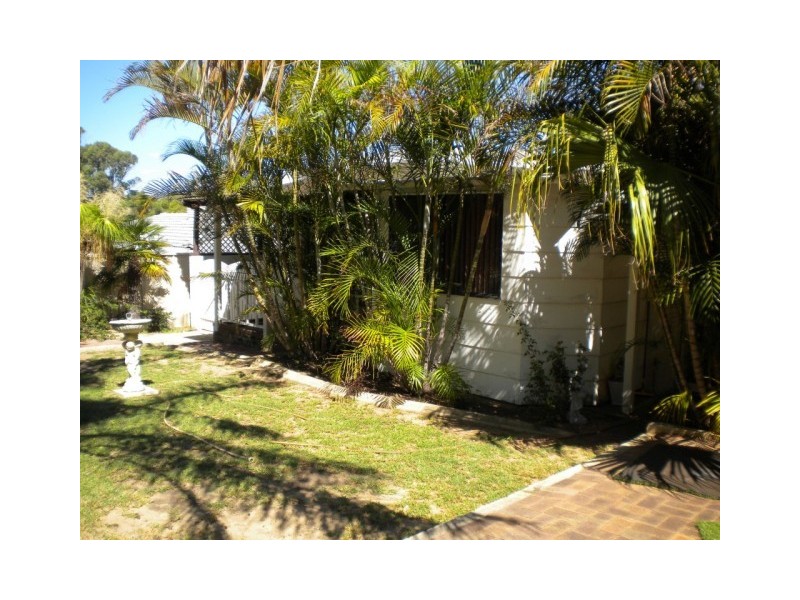 17 Wheeler Road, Hamilton Hill WA 6163