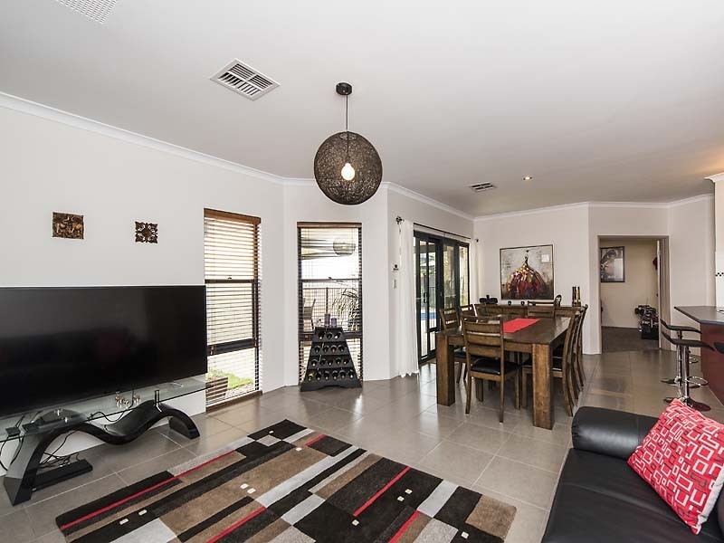 43 West Churchill Avenue, Munster WA 6166