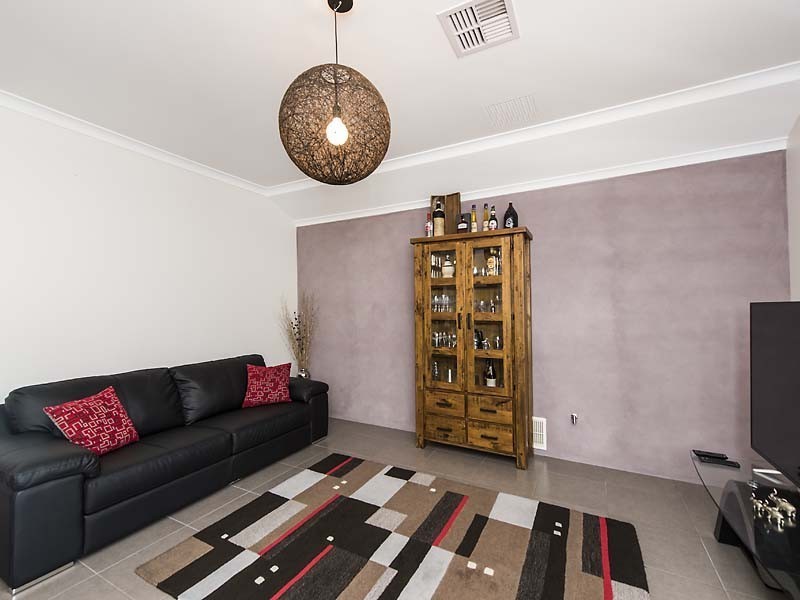 43 West Churchill Avenue, Munster WA 6166