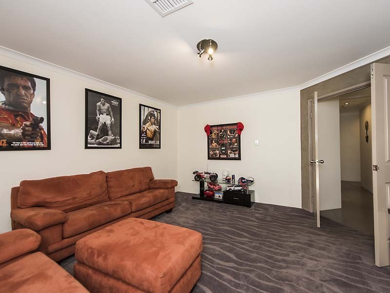 43 West Churchill Avenue, Munster WA 6166