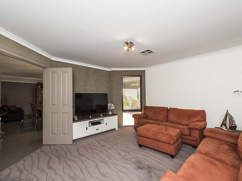 43 West Churchill Avenue, Munster WA 6166