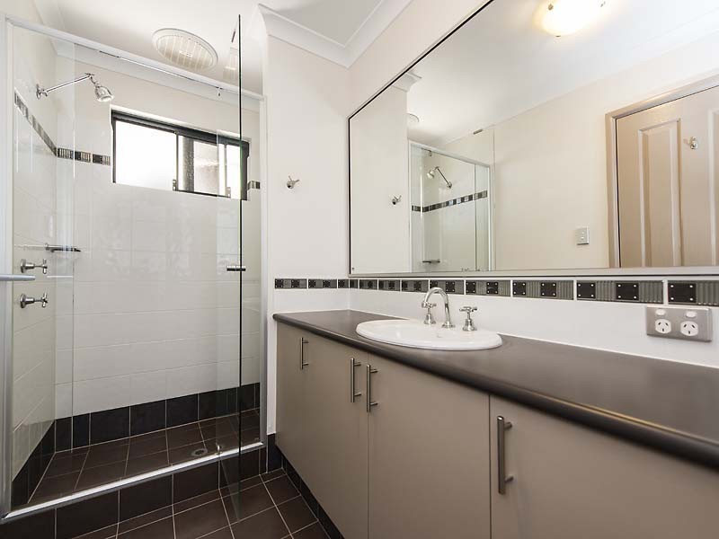 43 West Churchill Avenue, Munster WA 6166