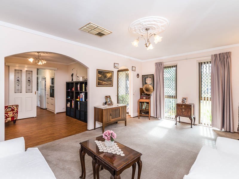 10 AUSTEN ST, Munster WA 6166