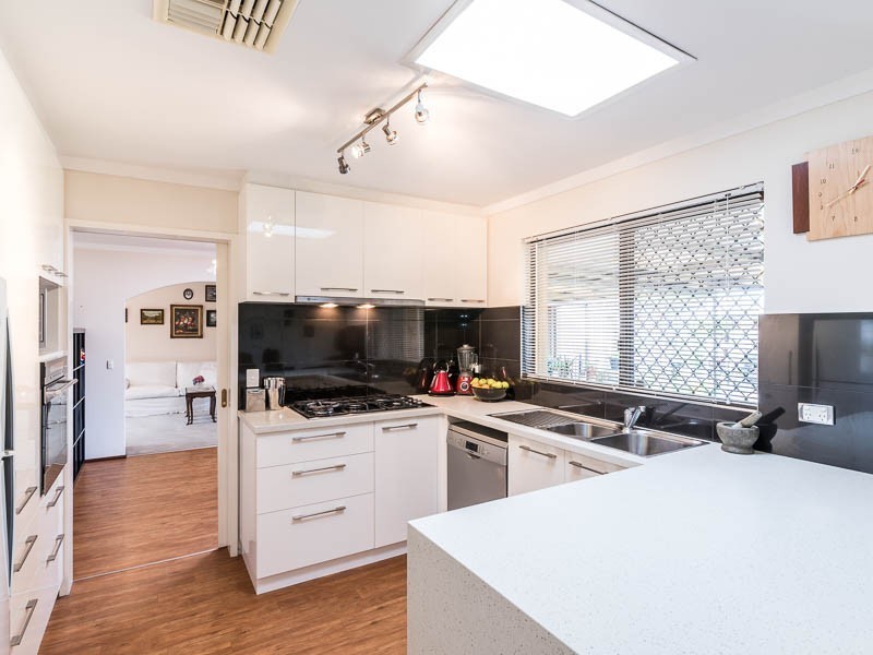 10 AUSTEN ST, Munster WA 6166