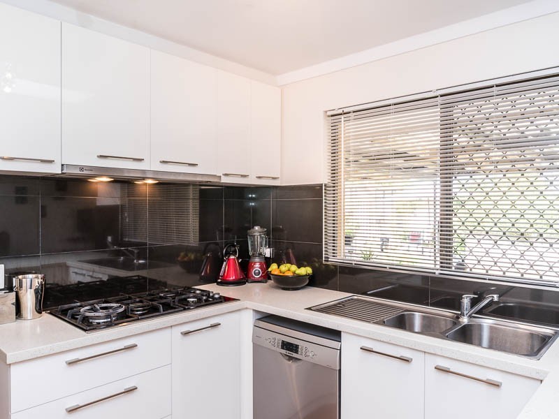 10 AUSTEN ST, Munster WA 6166