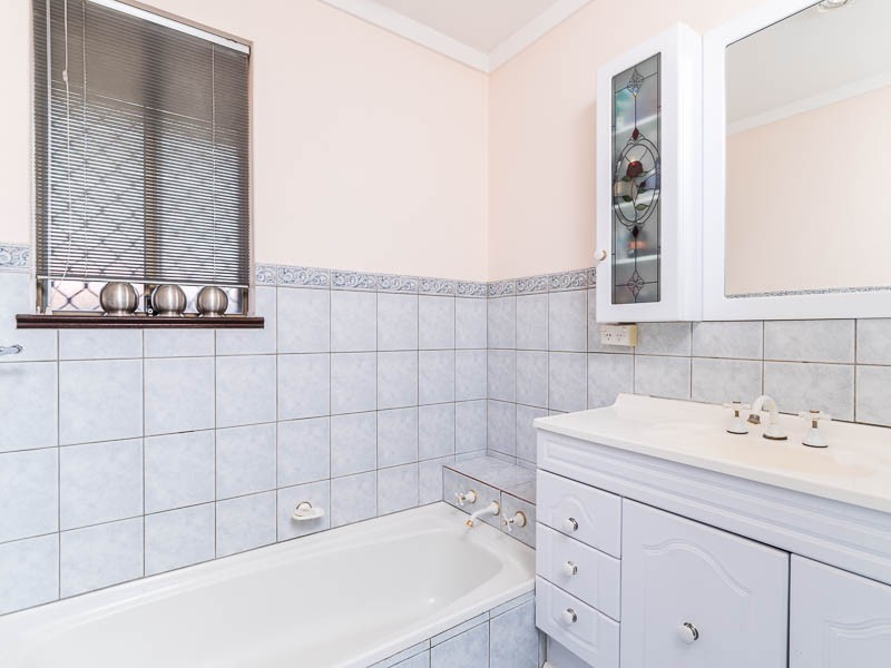 10 AUSTEN ST, Munster WA 6166