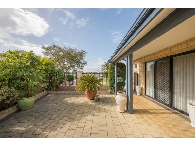 12C Sumich Gardens, Coogee WA 6166
