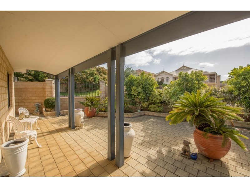 12C Sumich Gardens, Coogee WA 6166