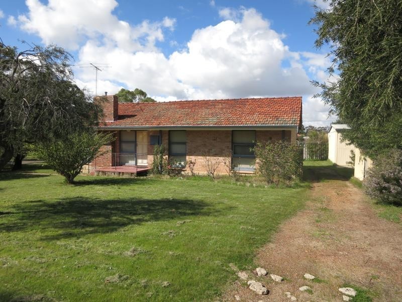 2 Carey Street, Willagee WA 6156