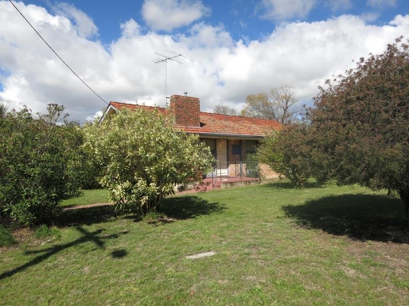 2 Carey Street, Willagee WA 6156