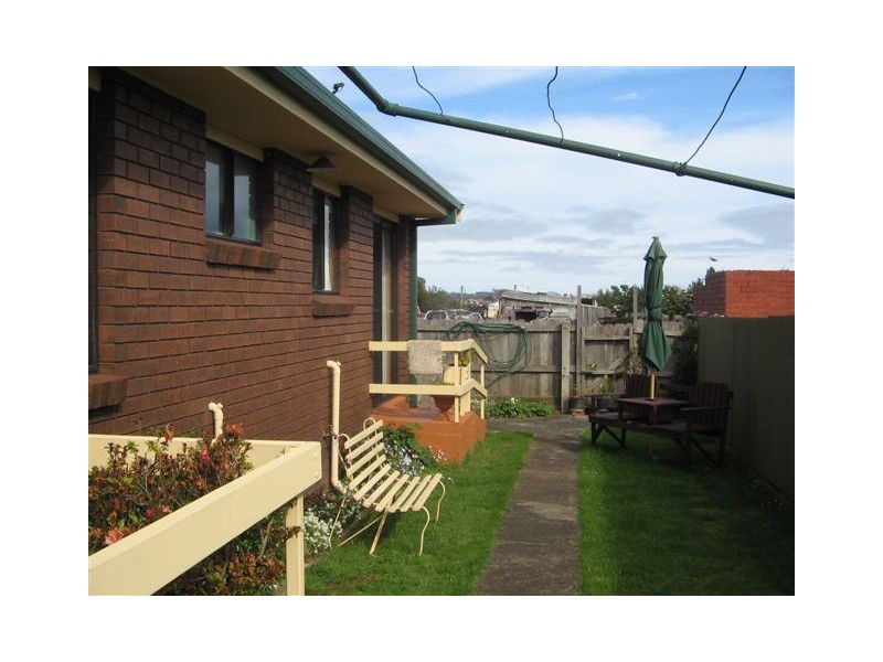 2/110 Caroline Street, East Devonport TAS 7310